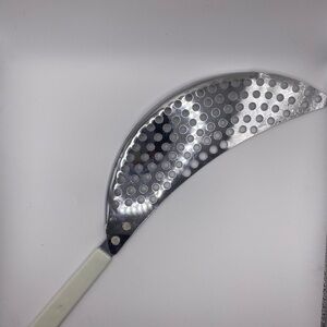 VTG Hand Grater Shredder Slicer Handle-Fits Over Bowls/Pots Plastic White Handle